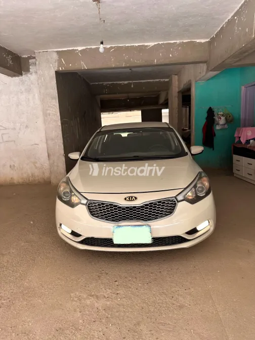 كيا سيراتو 2014 أبيض مستعملة للبيع - 6