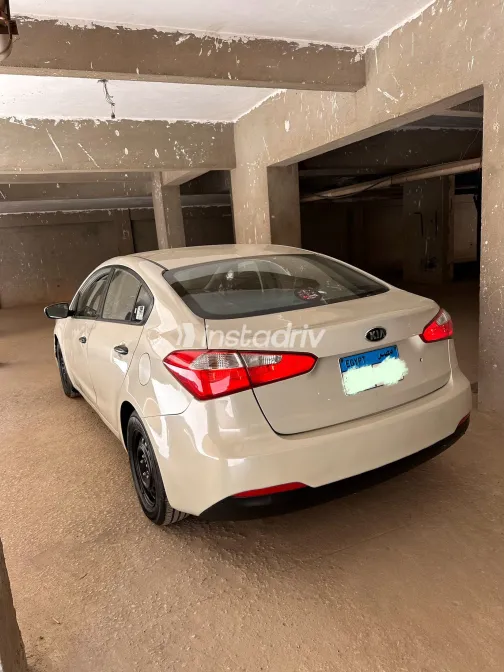 كيا سيراتو 2014 أبيض مستعملة للبيع - 7