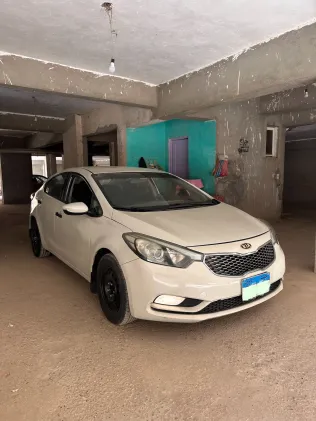 كيا سيراتو 2014 أبيض مستعملة للبيع