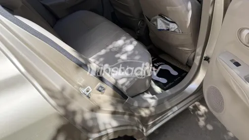 نيسان صنى 2016 ذهبي مستعملة للبيع - 4