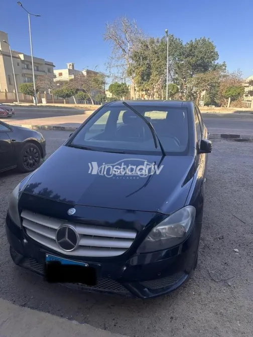 مرسيدس B 200 2013 أسود مستعملة للبيع - 1