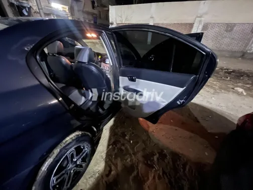 Hyundai Accent 2011 White Used for Sale - 10