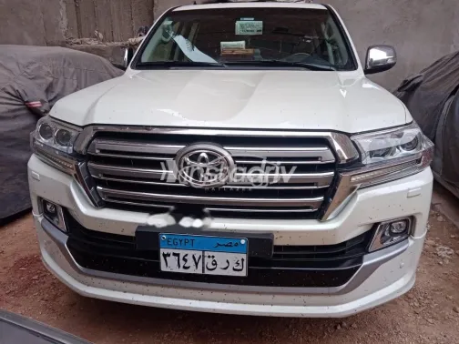 تويوتا لاند كروزر 2021 أبيض مستعملة للبيع - 1