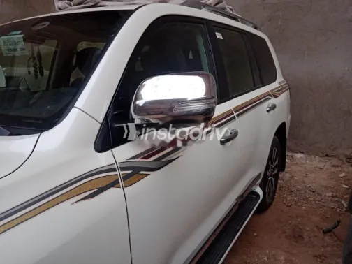 تويوتا لاند كروزر 2021 أبيض مستعملة للبيع - 2