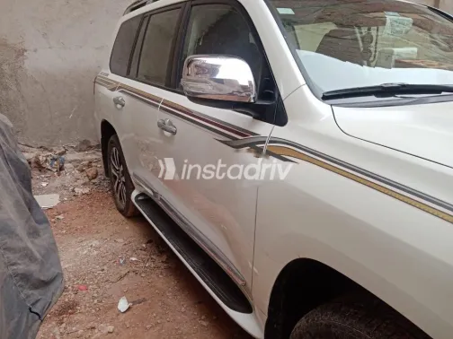 تويوتا لاند كروزر 2021 أبيض مستعملة للبيع - 3