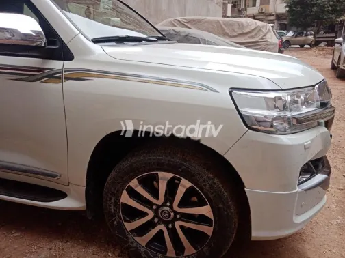 تويوتا لاند كروزر 2021 أبيض مستعملة للبيع - 6