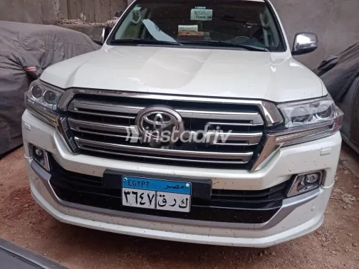 تويوتا لاند كروزر 2021 أبيض مستعملة للبيع - 8