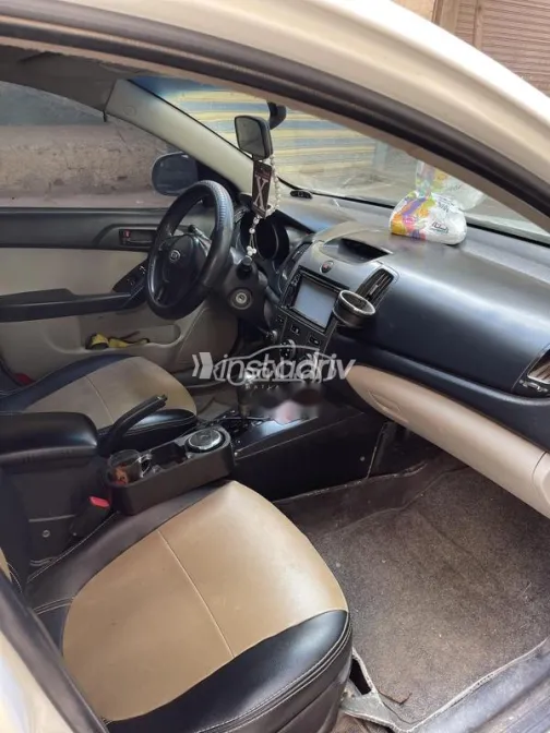 Kia Cerato 2010 White Used for Sale - 3