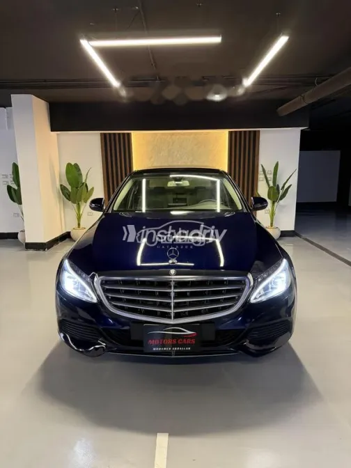 مرسيدس C 180 2016 أزرق غامق مستعملة للبيع - 1