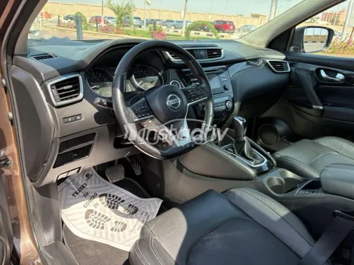 Nissan Qashqai 2018 Bronze Used for Sale - 3