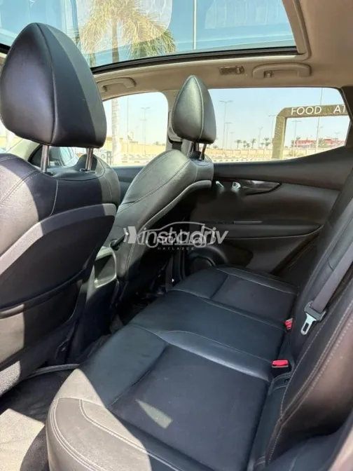 Nissan Qashqai 2018 Bronze Used for Sale - 5