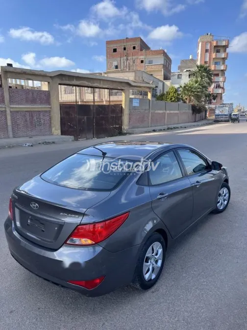 هيونداي سولاريس 2016 أبيض مستعملة للبيع - 2