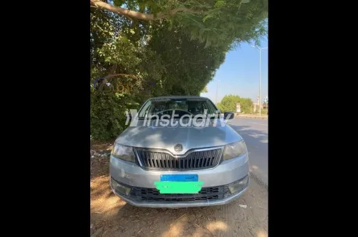 سكودا رابيد 2015 فضي مستعملة للبيع - 2