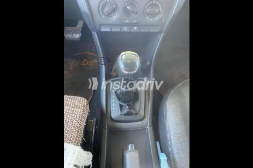 سكودا رابيد 2015 فضي مستعملة للبيع - 4