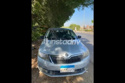 سكودا رابيد 2015 فضي مستعملة للبيع - 6