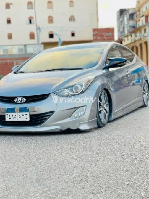 هيونداي افانتي 2011 رمادي مستعملة للبيع - 2