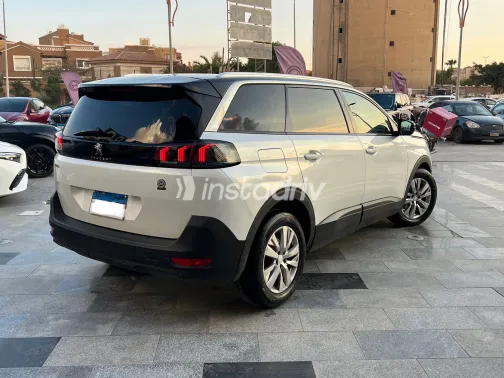 بيجو 5008 2022 أبيض مستعملة للبيع - 4
