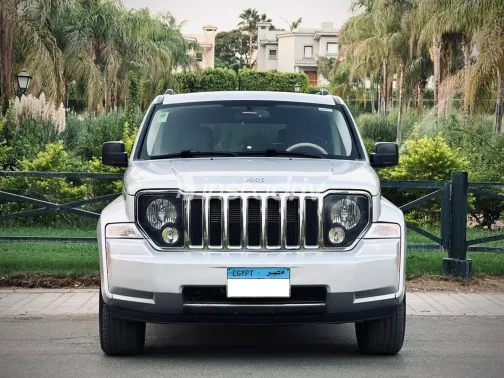 Jeep Cherokee 2008 White Used for Sale - 5