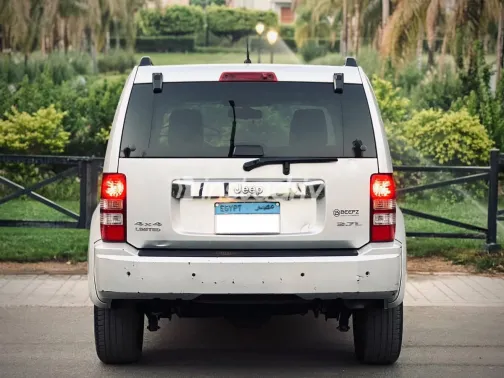 Jeep Cherokee 2008 White Used for Sale - 9