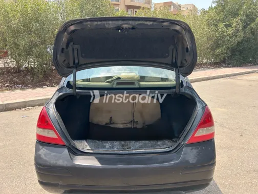 نيسان تيدا 2011 أبيض مستعملة للبيع - 6