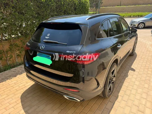 مرسيدس GLC 300 2023 أبيض مستعملة للبيع - 2