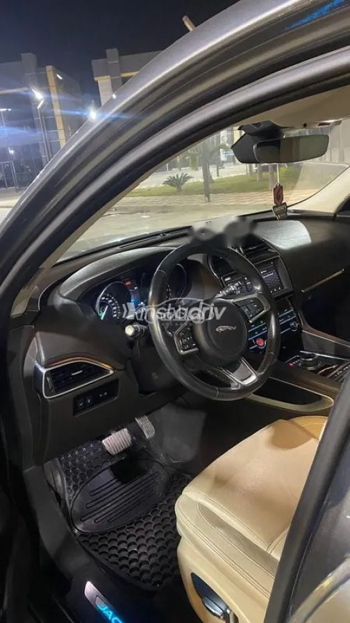 Jaguar F-Type 2019 Gray Used for Sale - 8