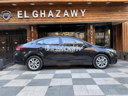 كيا سيراتو 2018 أسود مستعملة للبيع - 2