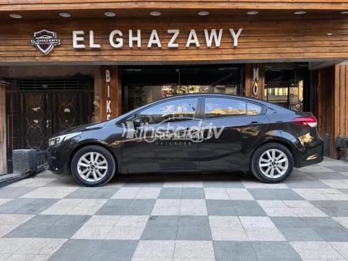 كيا سيراتو 2018 أسود مستعملة للبيع - 3