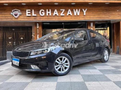كيا سيراتو 2018 أسود مستعملة للبيع - 4
