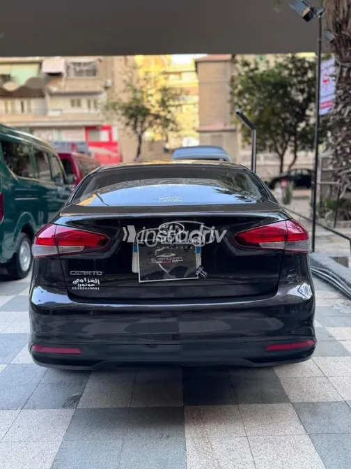 كيا سيراتو 2018 أسود مستعملة للبيع - 6