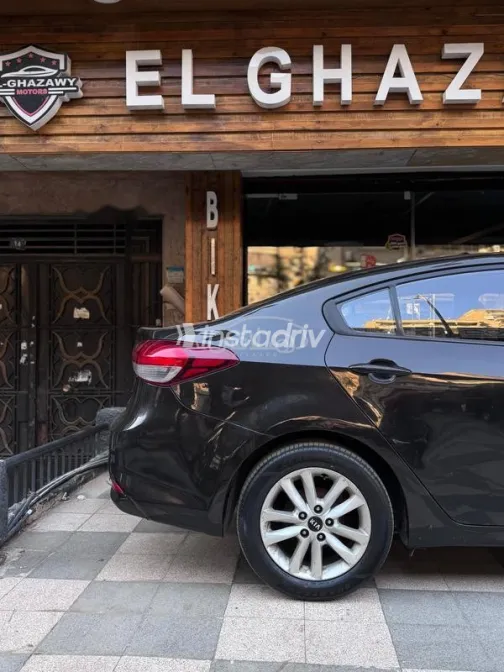 كيا سيراتو 2018 أسود مستعملة للبيع - 7