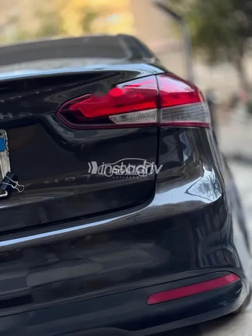 كيا سيراتو 2018 أسود مستعملة للبيع - 8