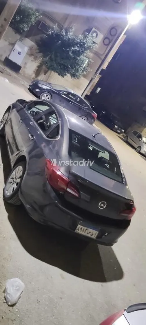 اوبل أسترا 2013 رمادي مستعملة للبيع - 3