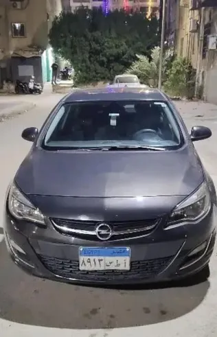 اوبل أسترا 2013 رمادي مستعملة للبيع