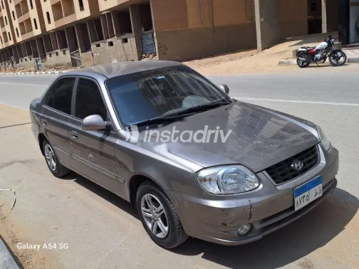 Hyundai Verna 2013 Gray Used for Sale - 3