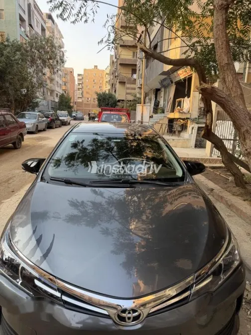 تويوتا كورولا 2019 رمادي غامق مستعملة للبيع - 5