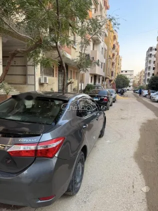 تويوتا كورولا 2019 رمادي غامق مستعملة للبيع