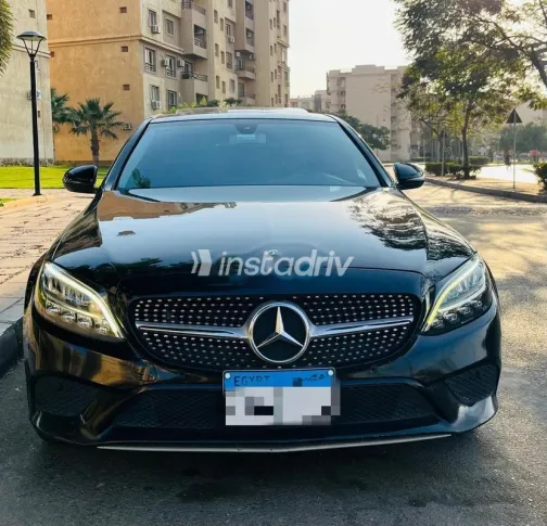 مرسيدس C 200 2019 أسود مستعملة للبيع - 1