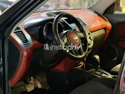 كيا سول 2010 أسود مستعملة للبيع - 2