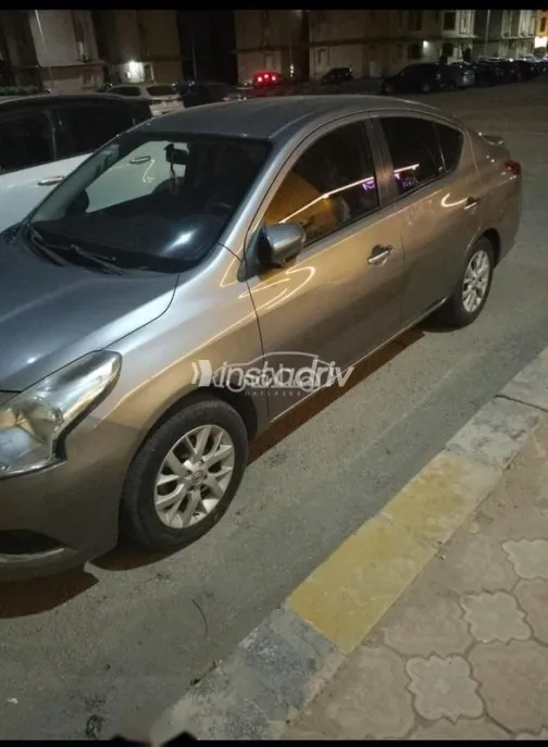 نيسان صنى 2021 رمادي مستعملة للبيع - 1