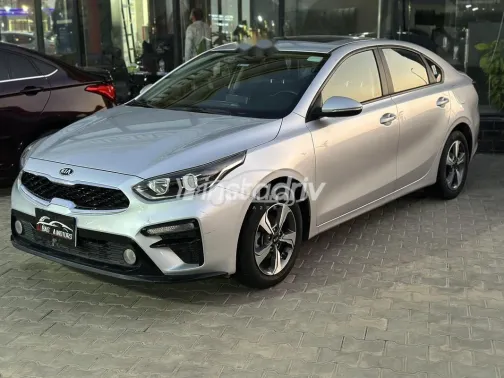 كيا سيراتو 2021 فضي مستعملة للبيع - 2