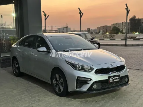 كيا سيراتو 2021 فضي مستعملة للبيع - 3