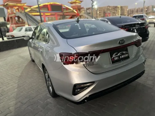 كيا سيراتو 2021 فضي مستعملة للبيع - 5