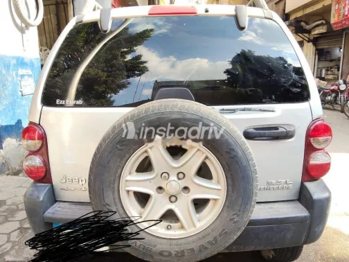 جيب ليبيرتى 2005 فضي مستعملة للبيع - 1