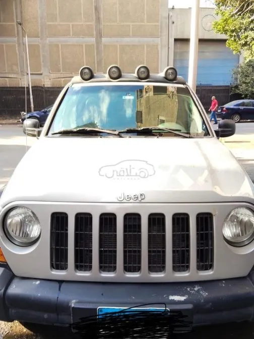 جيب ليبيرتى 2005 فضي مستعملة للبيع - 4