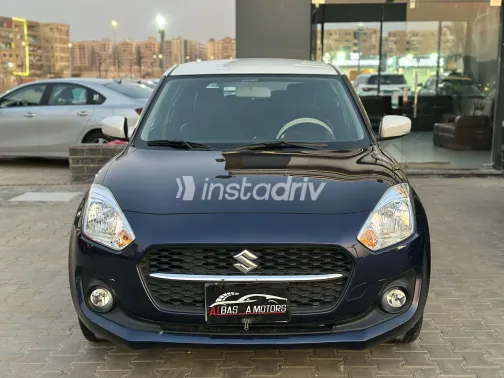 سوزوكى سويفت 2022 أبيض مستعملة للبيع - 1