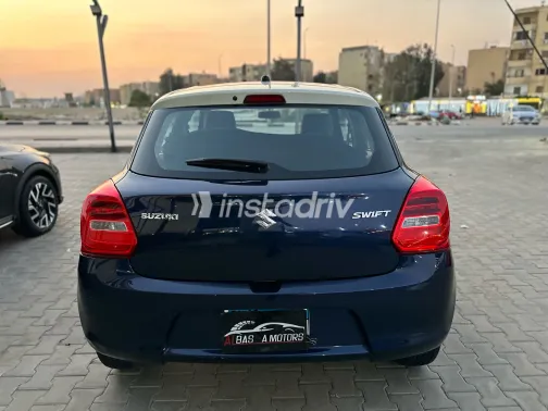 سوزوكى سويفت 2022 أبيض مستعملة للبيع - 3