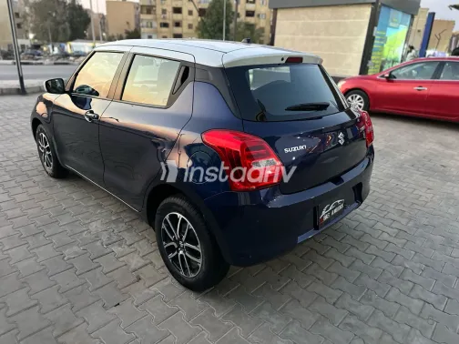 سوزوكى سويفت 2022 أبيض مستعملة للبيع - 6