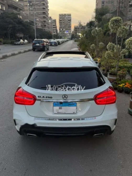 مرسيدس GLA 2017 أبيض مستعملة للبيع - 3