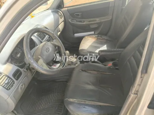 هيونداي فيرنا 2004 فضي مستعملة للبيع - 5